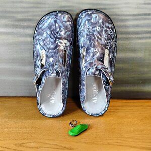 Alegria Blue Print Leather Clog Size 40 Near New As-Is